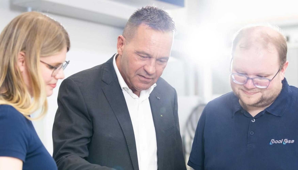 Junto con Trumpf, los dos jvenes empresarios de CooolCase trabajan en los procesos de soldadura ptimos