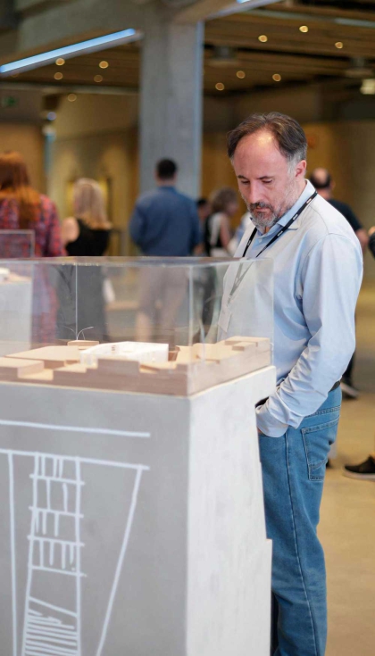 La muestra recoge maquetas de algunos estadios impulsados por L35 Architects como la renovacin del Santiago Bernabeu