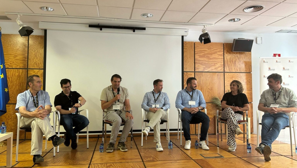 Mesa redonda moderada por David Nafr�a (ITACyL)