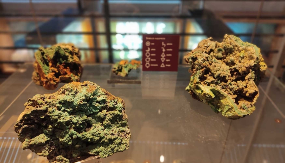 Muestras de geoda de carbonatos y �xidos de cobre, malaquita y azurita...