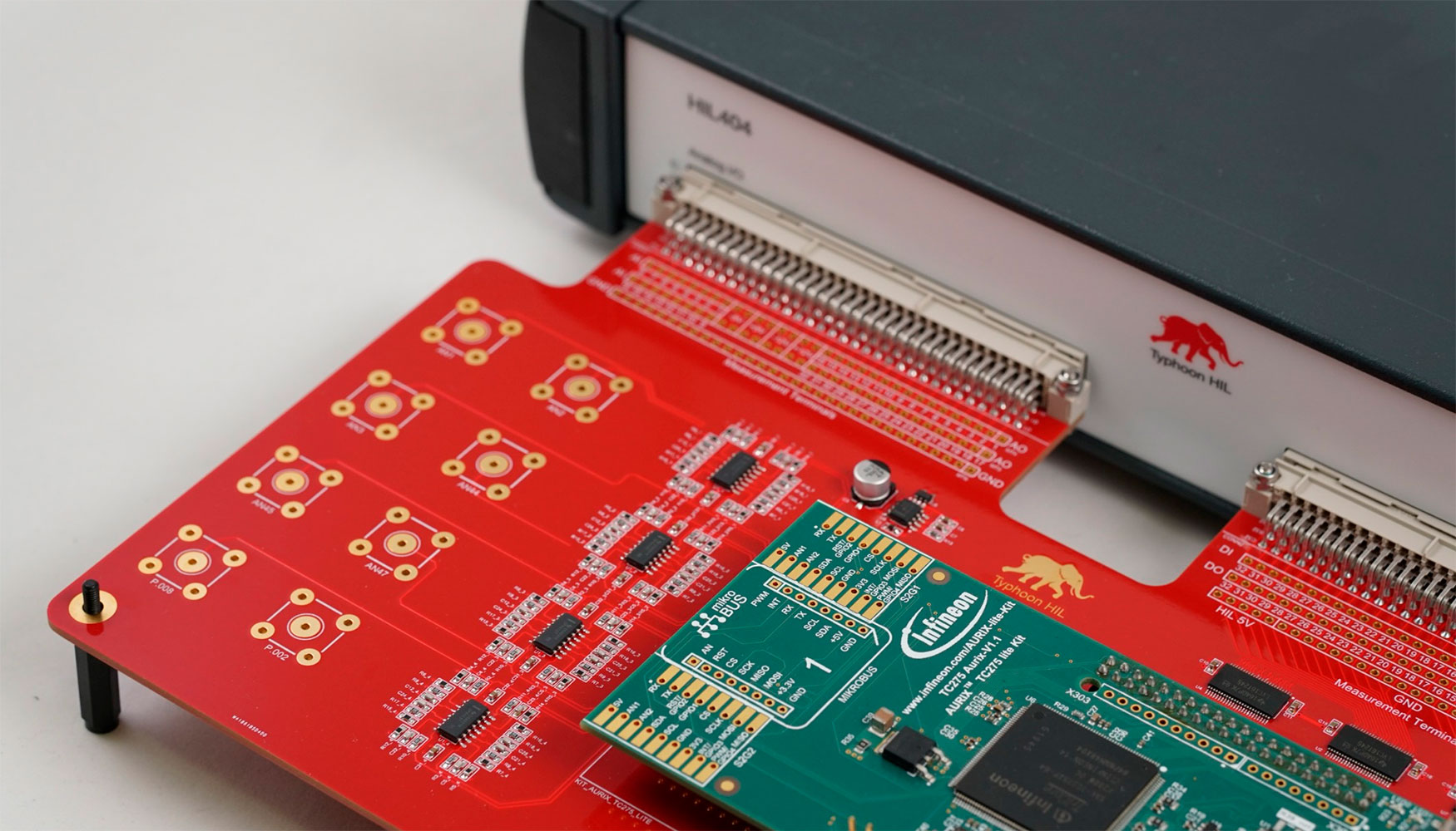 La tarjeta TriBoard Interface Card ya está disponible en: https://www.infineon.com/cms/en/partners/design-partners/typhoon-hil/... La tarjeta TriBoard Interface Card ya está disponible en: https://www.infineon.com/cms/en/partners/design-partners/typhoon-hil/...