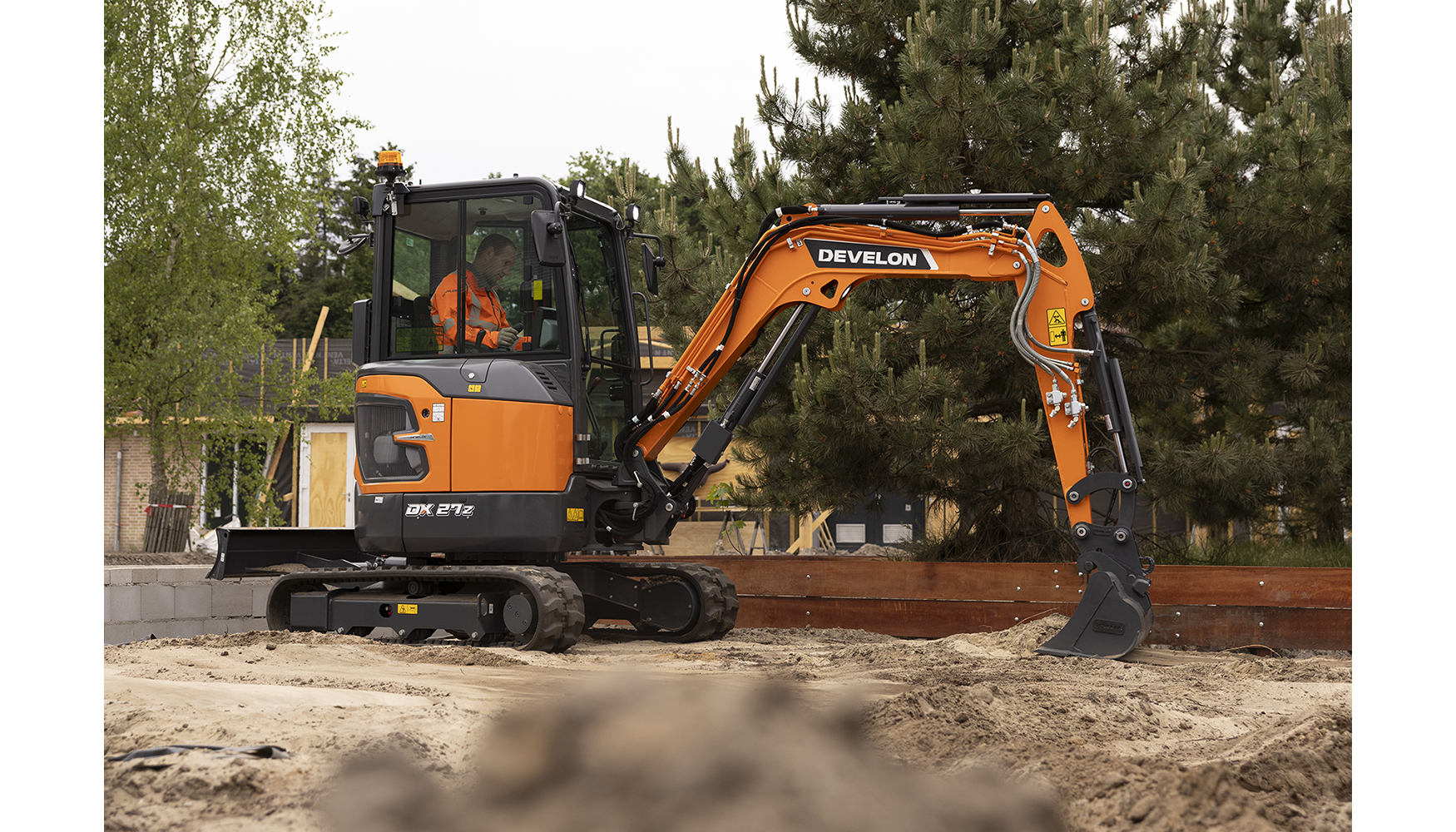Foto de Develon actualiza la miniexcavadora DX27Z-7 con numerosas mejoras