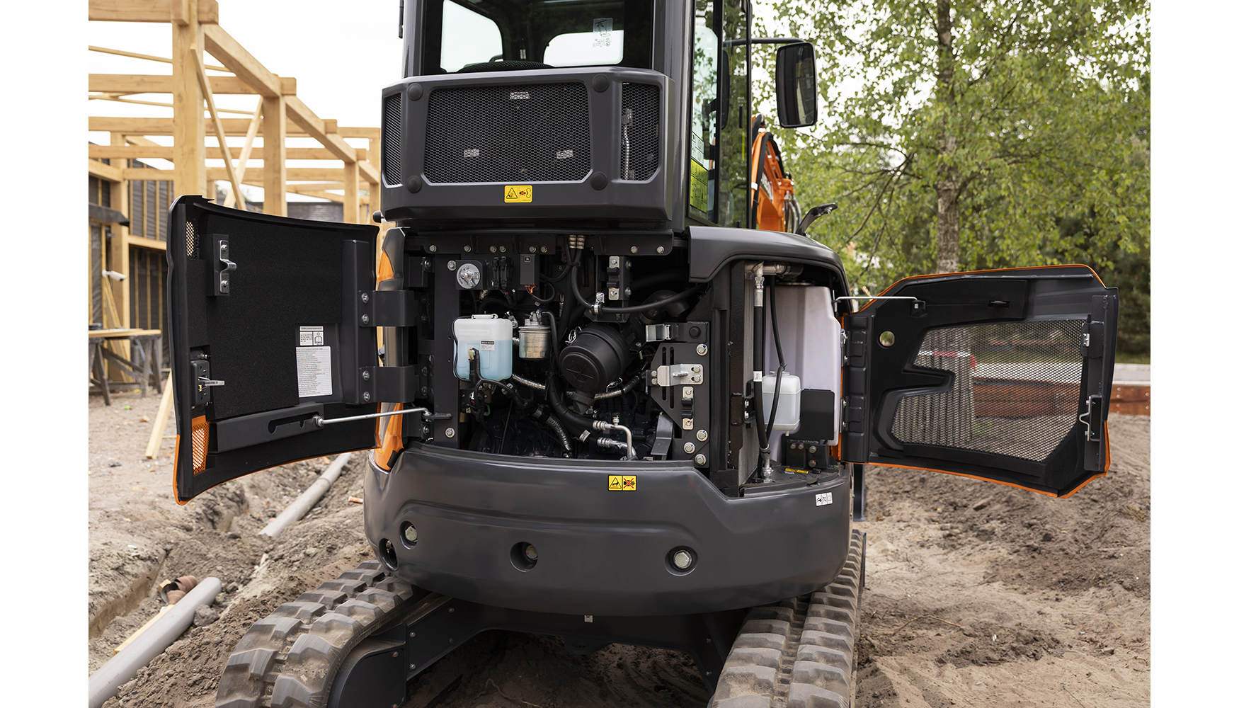 El mantenimiento de la DX27Z-7 ha sido mejorado, con acceso ms fcil al motor y a los componentes