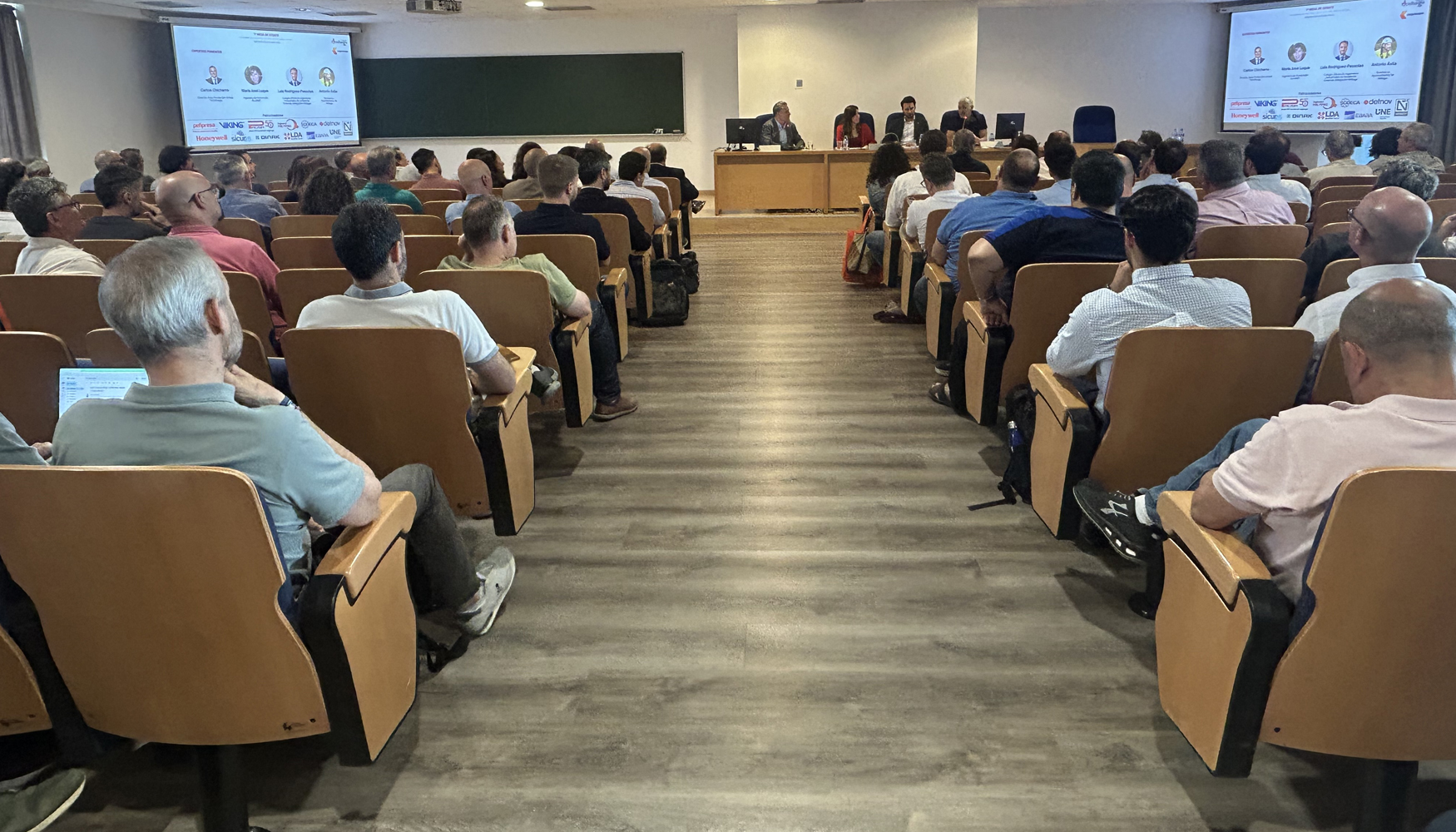 El evento cont� con una notable asistencia de p�blico interesado en los desaf�os que plantea la sostenibilidad en relaci�n con la protecci�n contra...