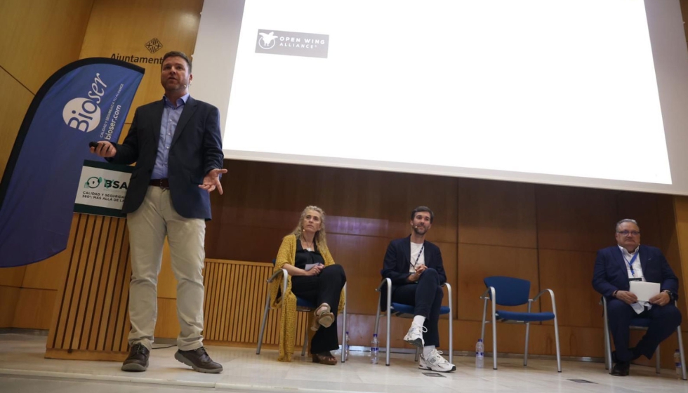 Oriol Comas, de la Universitat de Barcelona (UB), particip� en la mesa redonda sobre comunicaci�n