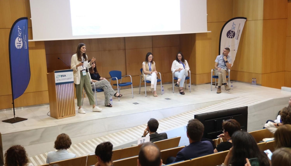 Carolina Ripoll�s, investigadora de la Universitat Aut�noma de Barcelona, en la mesa redonda 'Soluciones y no problemas'...