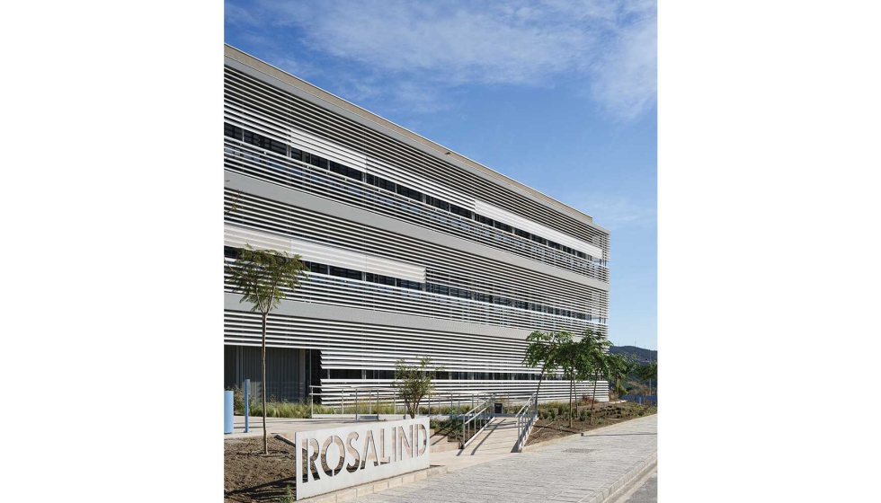 La fachada del edificio Rosalind se ha construido con el muro cortina Geode, de Technal. Foto: Fernando Alda