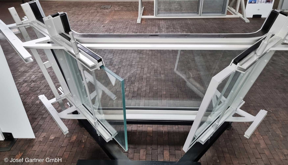 Detalle de la construcci�n de vidrio aislante para las esquinas, desarrollada por Gartner y los especialistas en curvado de D�ring Glass...