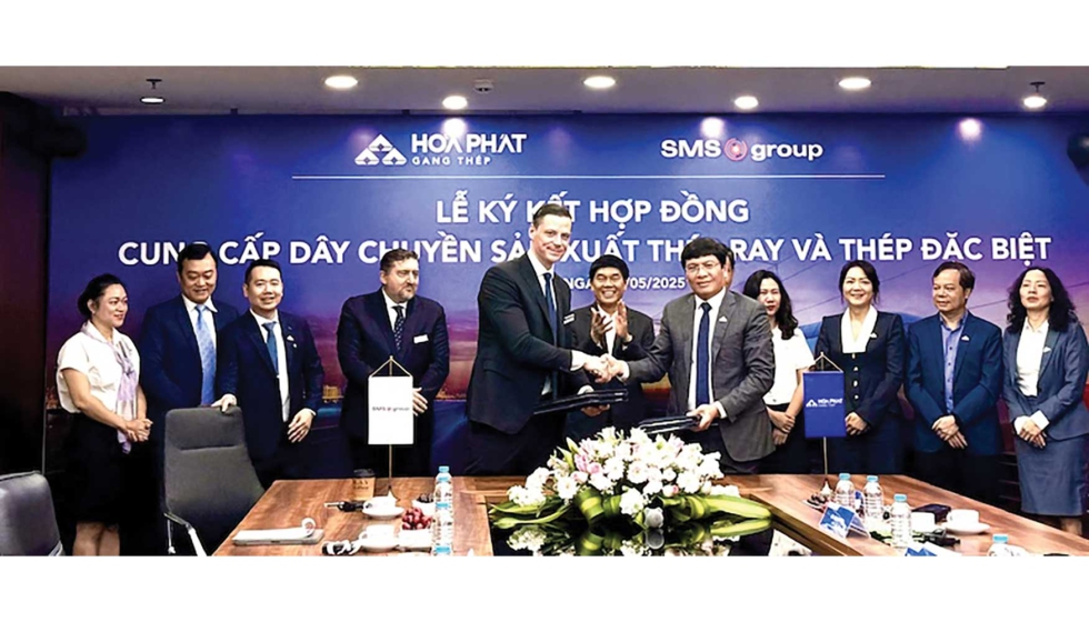 Bernhard Steenken (SMS Group) y Mai Van Ha (Hoa Phat Dung Quat Steel) firmaron el 29 de mayo el contrato para el suministro de una planta de...