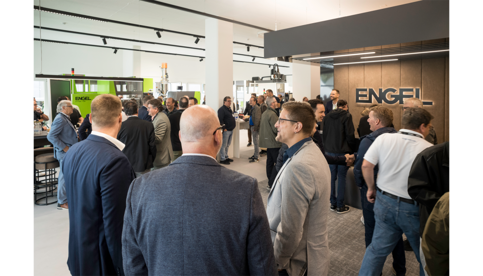 Gran afluencia de p�blico en la inauguraci�n del nuevo Centro Tecnol�gico Engel en Suiza