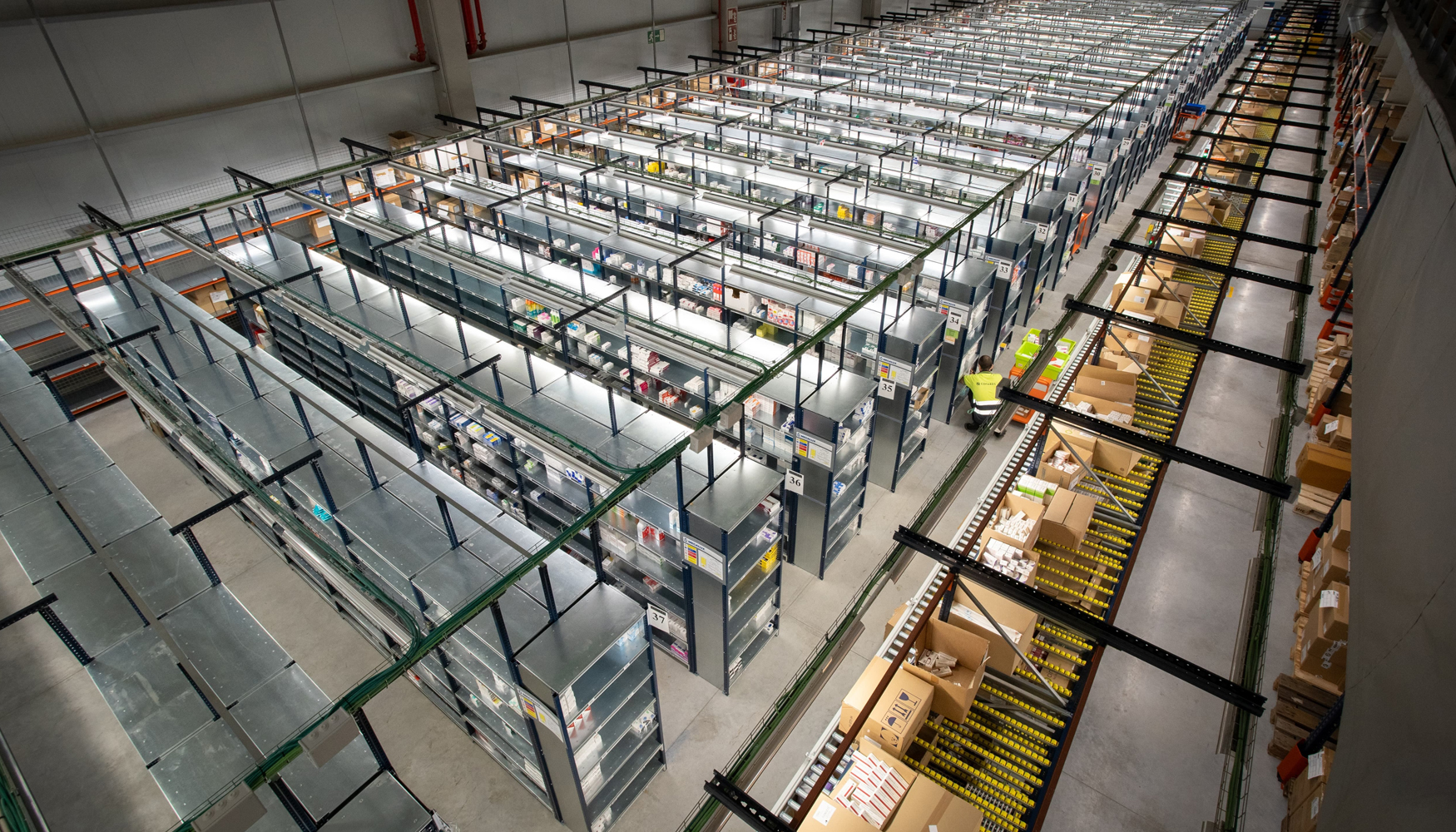 El nuevo almac�n de Cofares en Tarragona tiene capacidad para gestionar m�s de 25.000 referencias y 10.000 l�neas diarias...