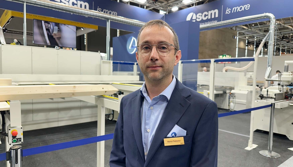 Marco Pedronici, director general de SCM Espaa, en el stand de la compaa en Ligna 2025