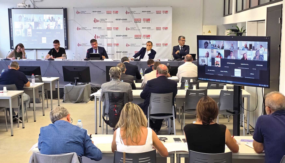 Reuni�n del Patronato de la entidad paritaria del sector, formado por la Confederaci�n Nacional de la Construcci�n (CNC), CCOO del H�bitat...