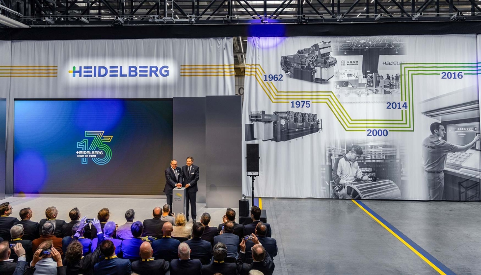 Otto y Schmedding hacen los honores ante el p�blico asistente