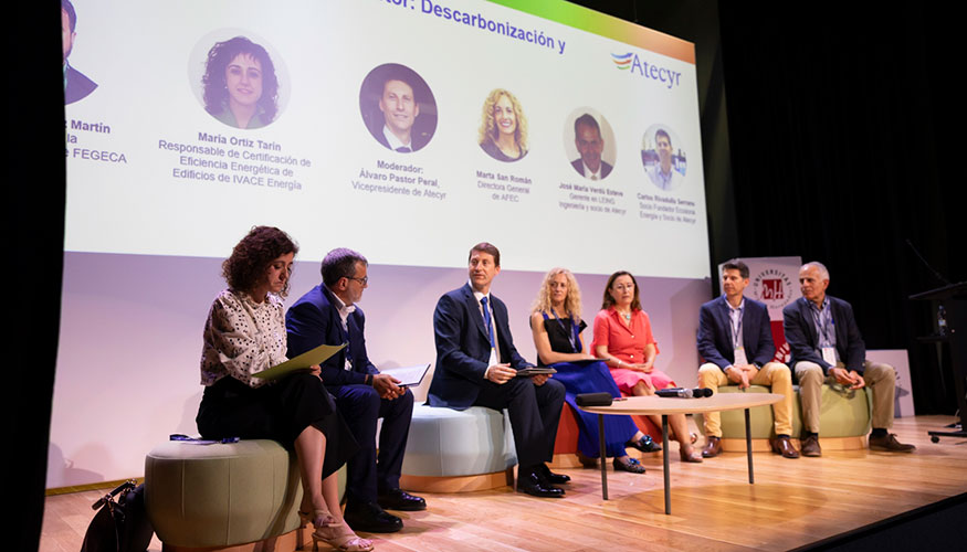 Mesa redonda sobre la descarbonizacin en el parque edificatorio