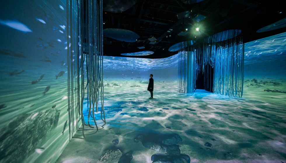 Gracias a 16 proyectores l�ser Barco G62-W9 se puede recreae un entorno subacu�tico animado