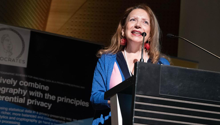 Marian Rinc�n, durante la jornada 'Personas que hacen el cambio', de dise�o, tecnolog�a, IA y transformaci�n en la Administraci�n. Foto: Fabi�n Sim�n...