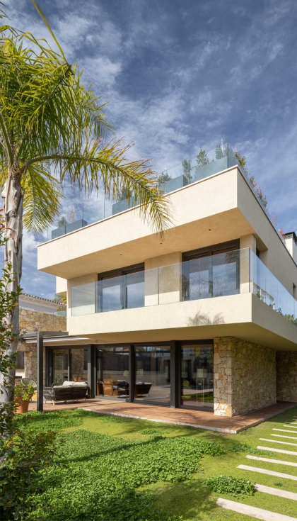 A fachada da casa foi concebida de acordo com as normas Passivhaus