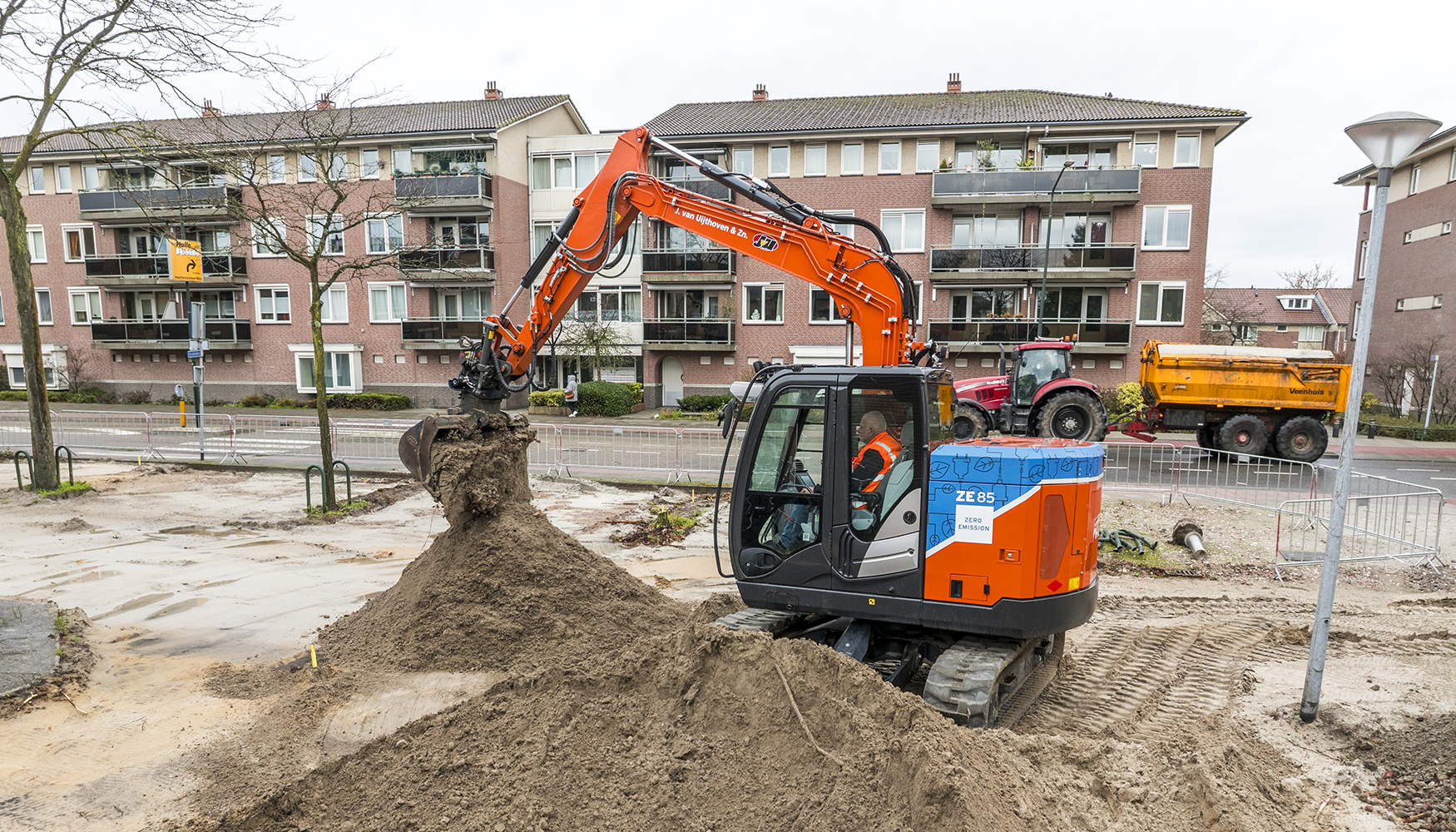 Excavadora Hitachi ZE85