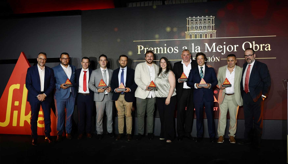 Foto de familia de los galardonados en las distintas categor�as de los XX Premios Sika