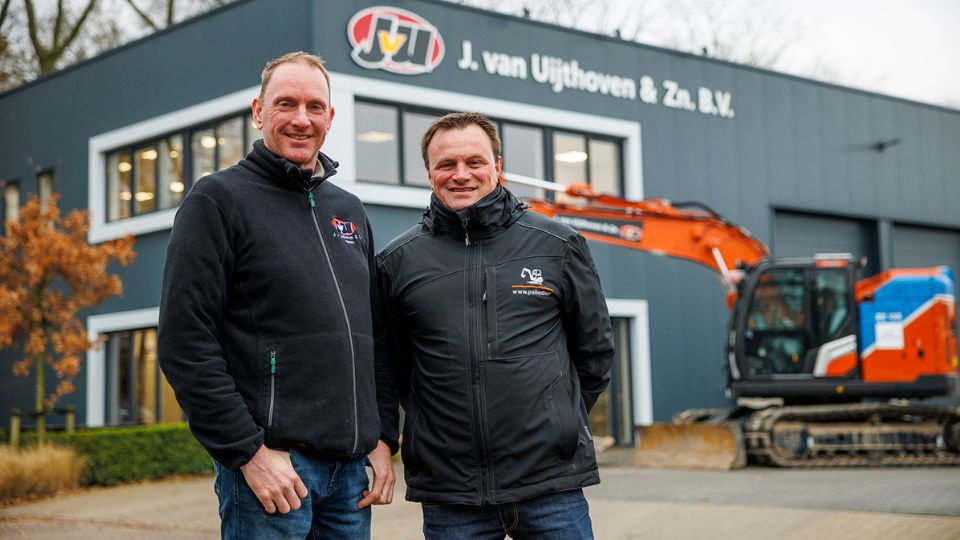 O proprietrio Jurgen van Uijthoven com a equipa de vendas da Pellen BV