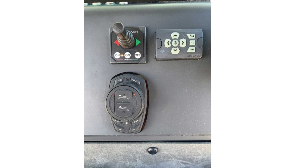 Panel de control del Pro Control de Lenco, instalado en el Axopar 37