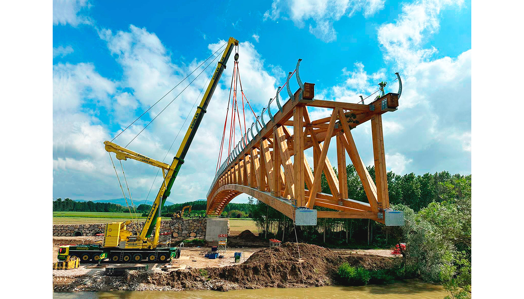 La ejecucin de la maniobra requiri de una planificacin logstica exhaustiva, debido a las dimensiones y al peso de la estructura...