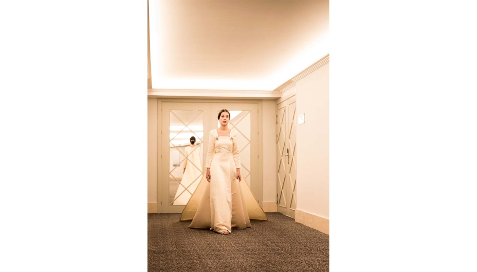 La modelo luce un espectacular vestido de novia