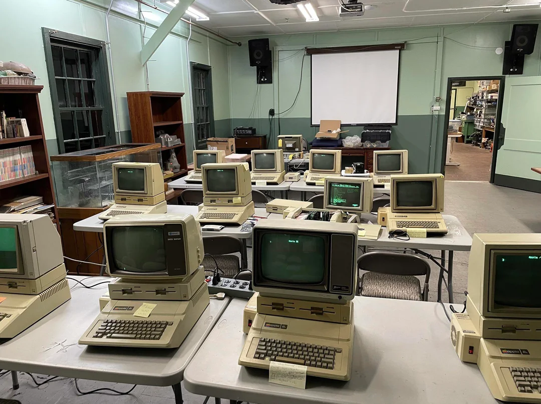 Figura 1. Sistemas expertos en los años 80: conocimiento codificado en una pantalla verde Figura 1. Sistemas expertos en los años 80: conocimiento codificado en una pantalla verde