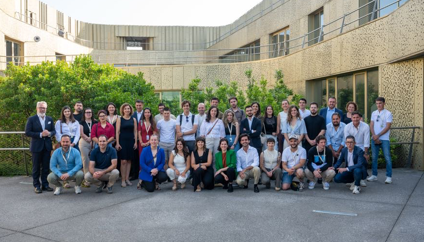 Seleccin de los 40 profesionales menores de 40 aos que est haciendo frente a los diferentes retos del futuro y que conforma la nueva generacin...