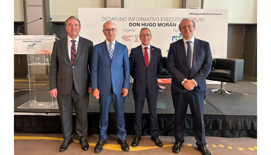 El acto fue presentado por el pol�tico catal�n Josep Antoni Duran i Lleida (segundo por la izquierda)