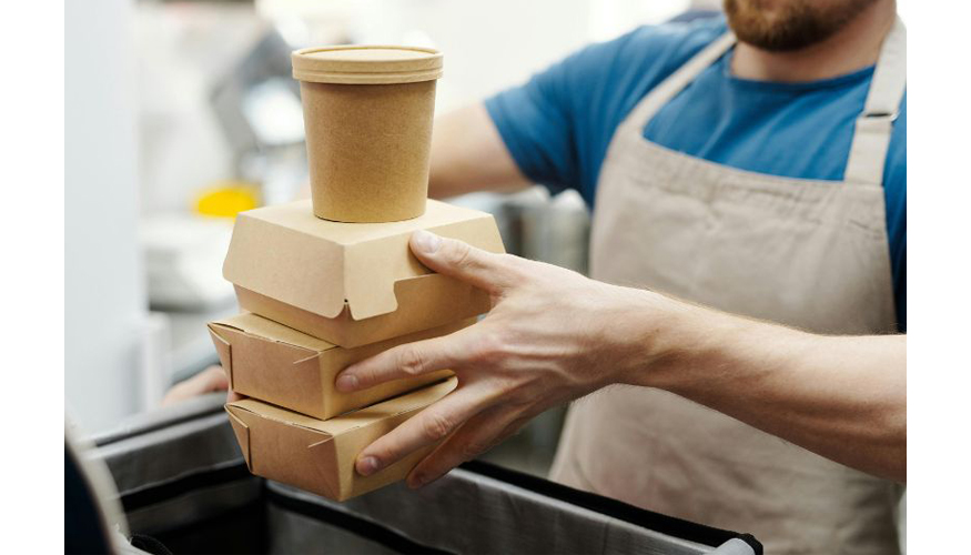 El cart�n y el papel se consolidan como los materiales preferidos en los envases de comida para llevar, presentes en envases como vasos...