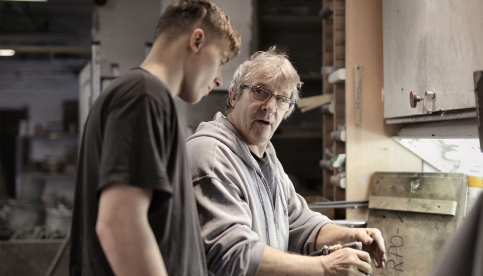 Retrasar en exceso el relevo generacional suele acabar conllevando que el traspaso se acabe haciendo tarde y mal y que la nueva generacin tenga que...