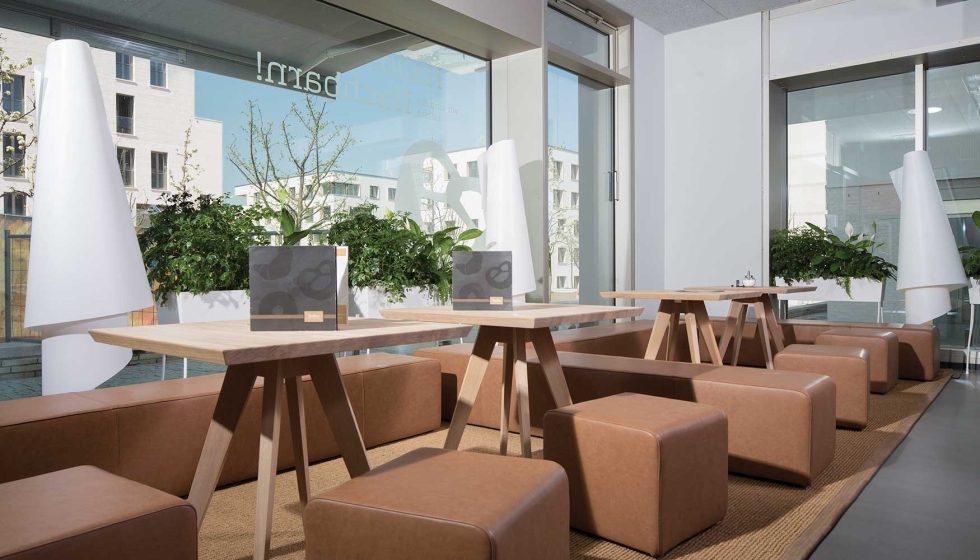 Al ser compatible con diversos materiales de perfiler�a �madera...