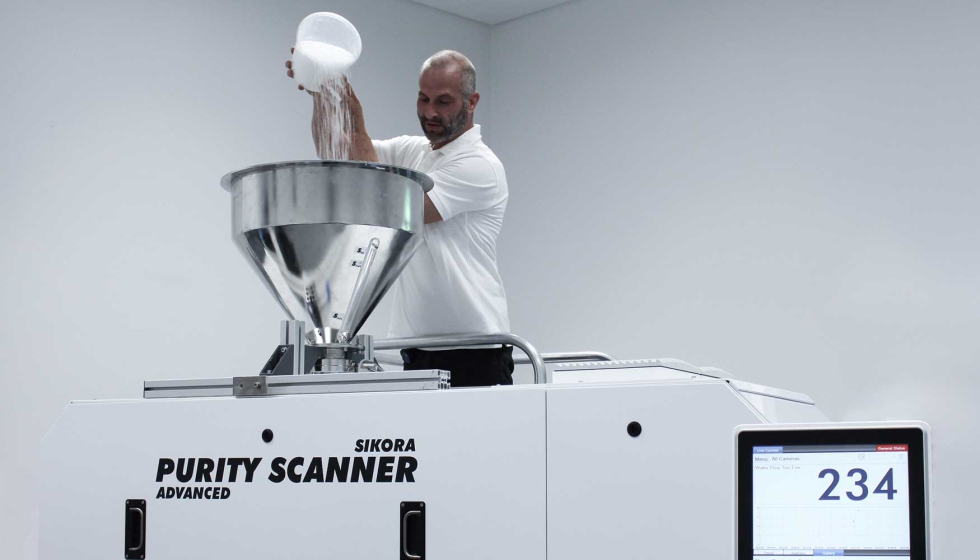 Se invita a los clientes a traer una pequea cantidad de grnulos a K y probar el sistema de inspeccin y anlisis Purity Concept V...