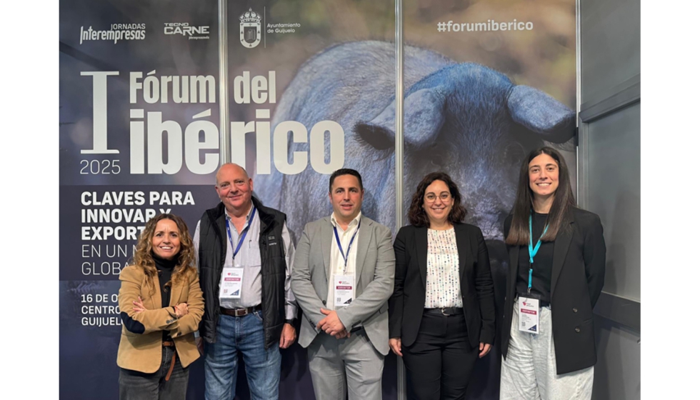 Representantes de Industries FAC, en el centro, junto a las directoras de la revista TecnoCARNE, en las esquinas