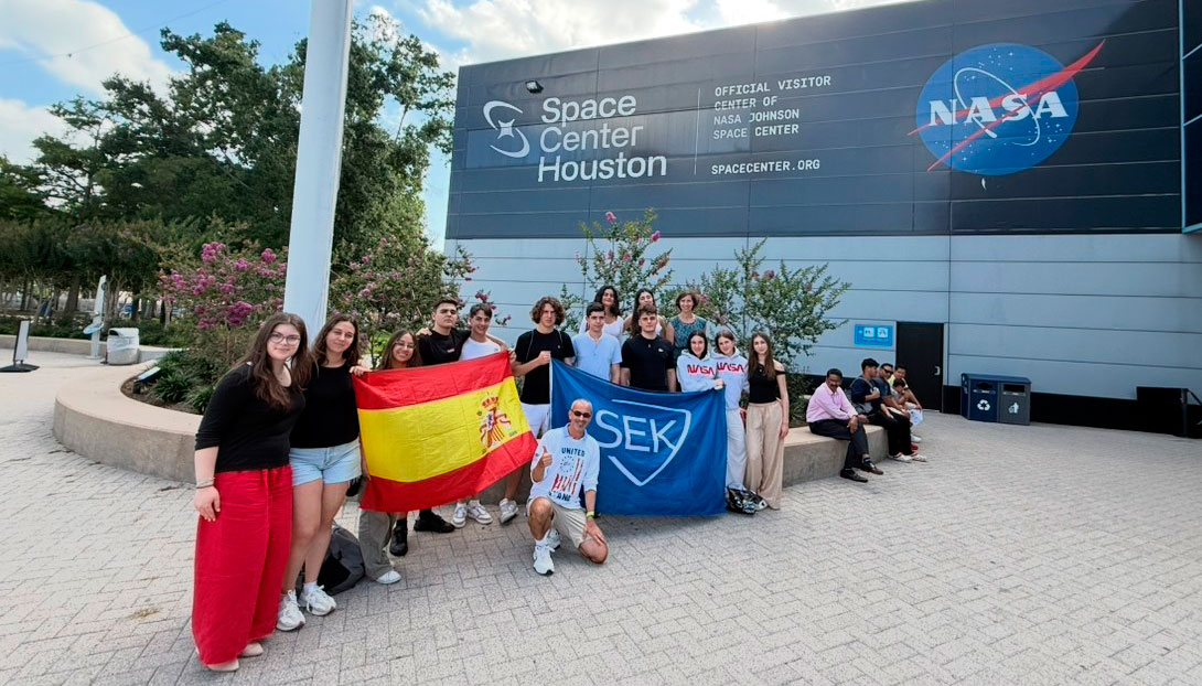 Adem�s de su estancia en la Nasa, el grupo conoci� enclaves culturales y cient�ficos del estado de Texas como la hist�rica misi�n de El �lamo...