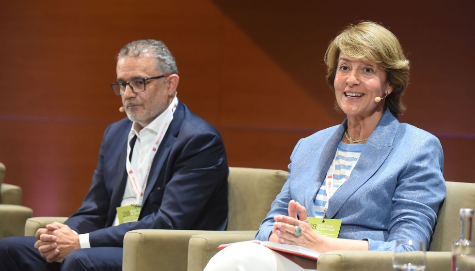 Marta Sempere, People & Culture VP Iberia de Coca Cola Europacific Partners, y Gonzalo Iturmendi...