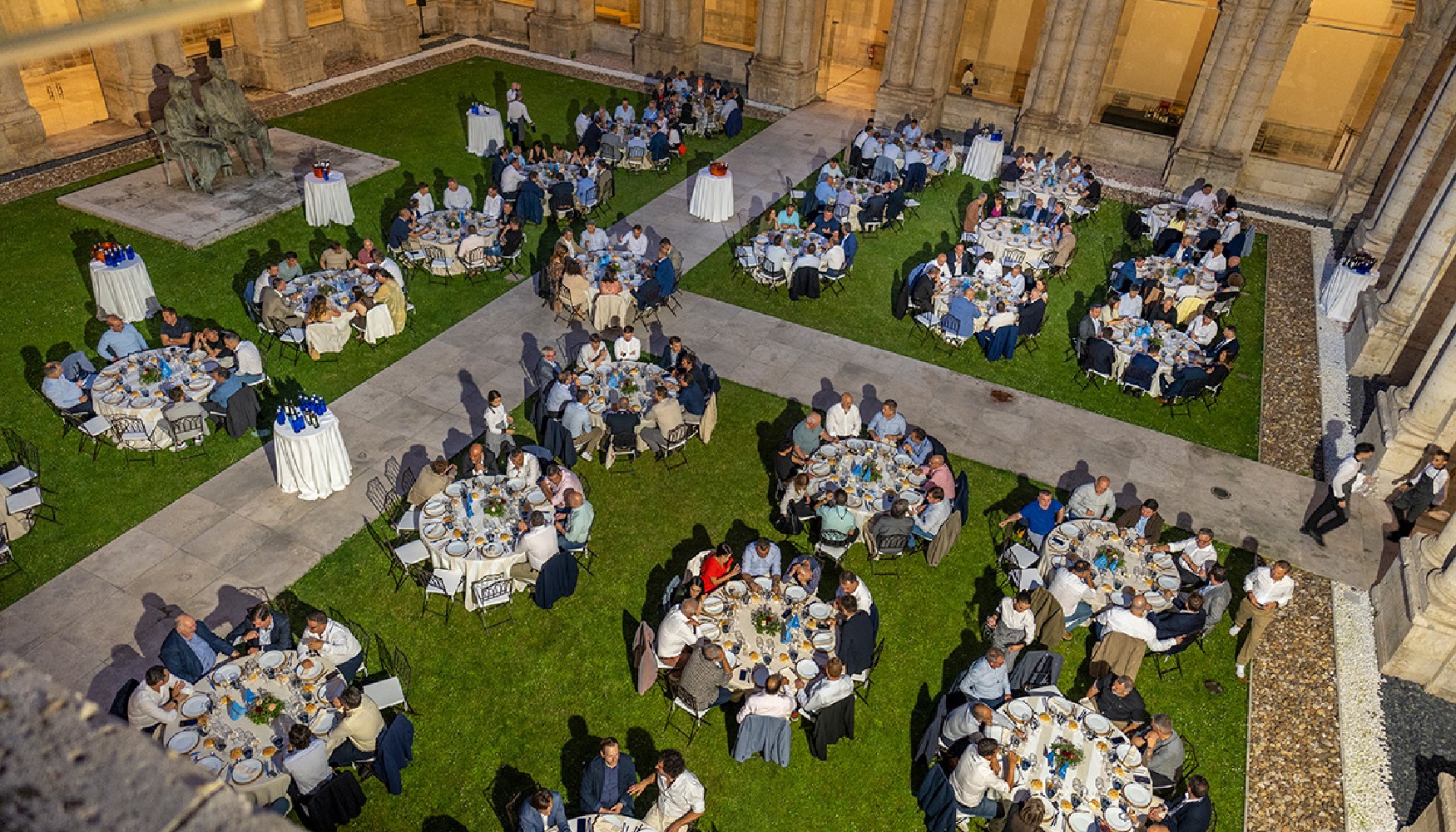 Cena de gala en el Patio Herreriano de Valladolid