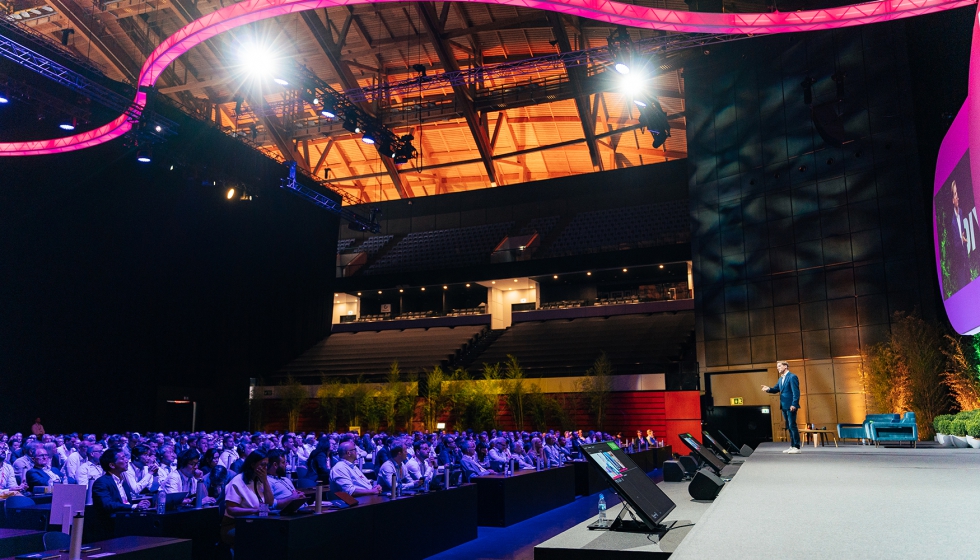 Participaci�n de Ken Hughes