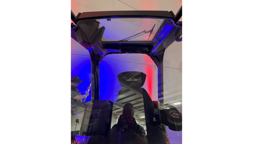 La compaa permite elegir techos transparentes que mejoran la visibilidad del carretillero