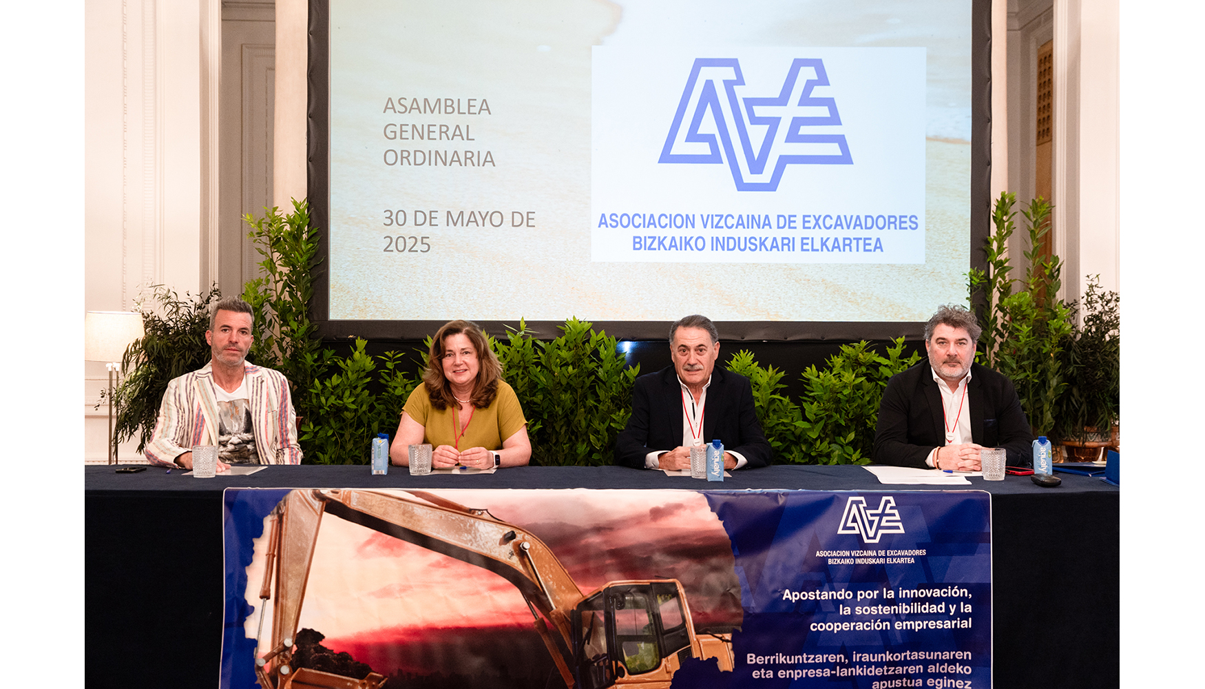 Foto de El sector de la excavacin mira al futuro en la asamblea general de AVE-BIE