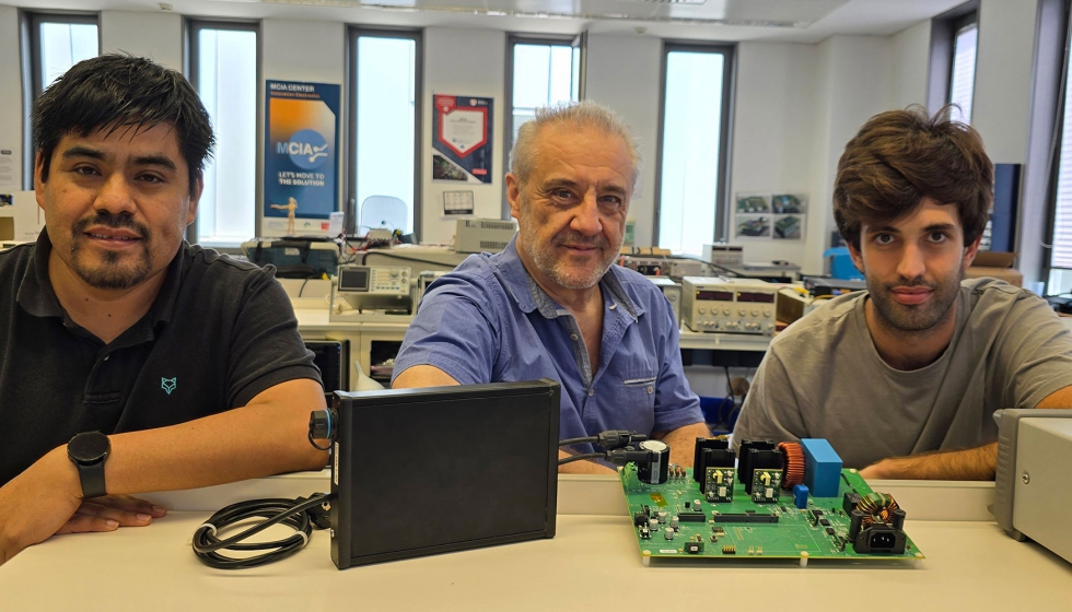 De izquierda a derecha, los investigadores del grupo MCIA de la UPC en Terrassa Alejandro Paredes Camacho...