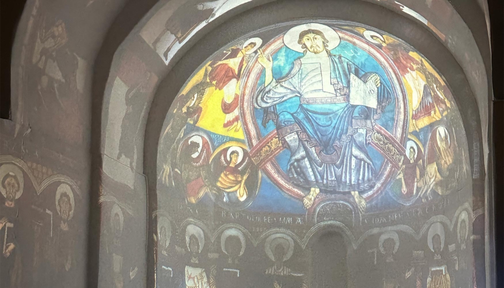 Instantnea de Lux Mundi, la propuesta inmersiva de Snar 2025, que tiende un puente al pasado, para avanzar hacia el futuro...