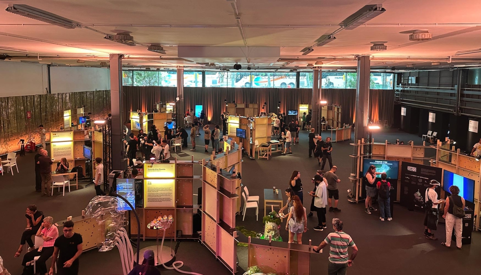 Panormica de la zona expositiva, donde se ubicaban los distintos proyectos que formaban parte de Snar+D 2025