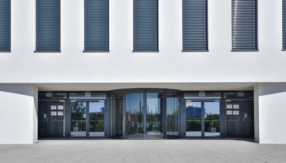 Foto de Centro Alum lanza el sistema FR90: ventanas y puertas con proteccin contra incendios y aislamiento trmico