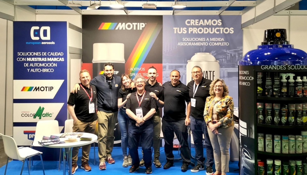 Equipo de Pintyplus - EA Iberia en el stand de Motortec