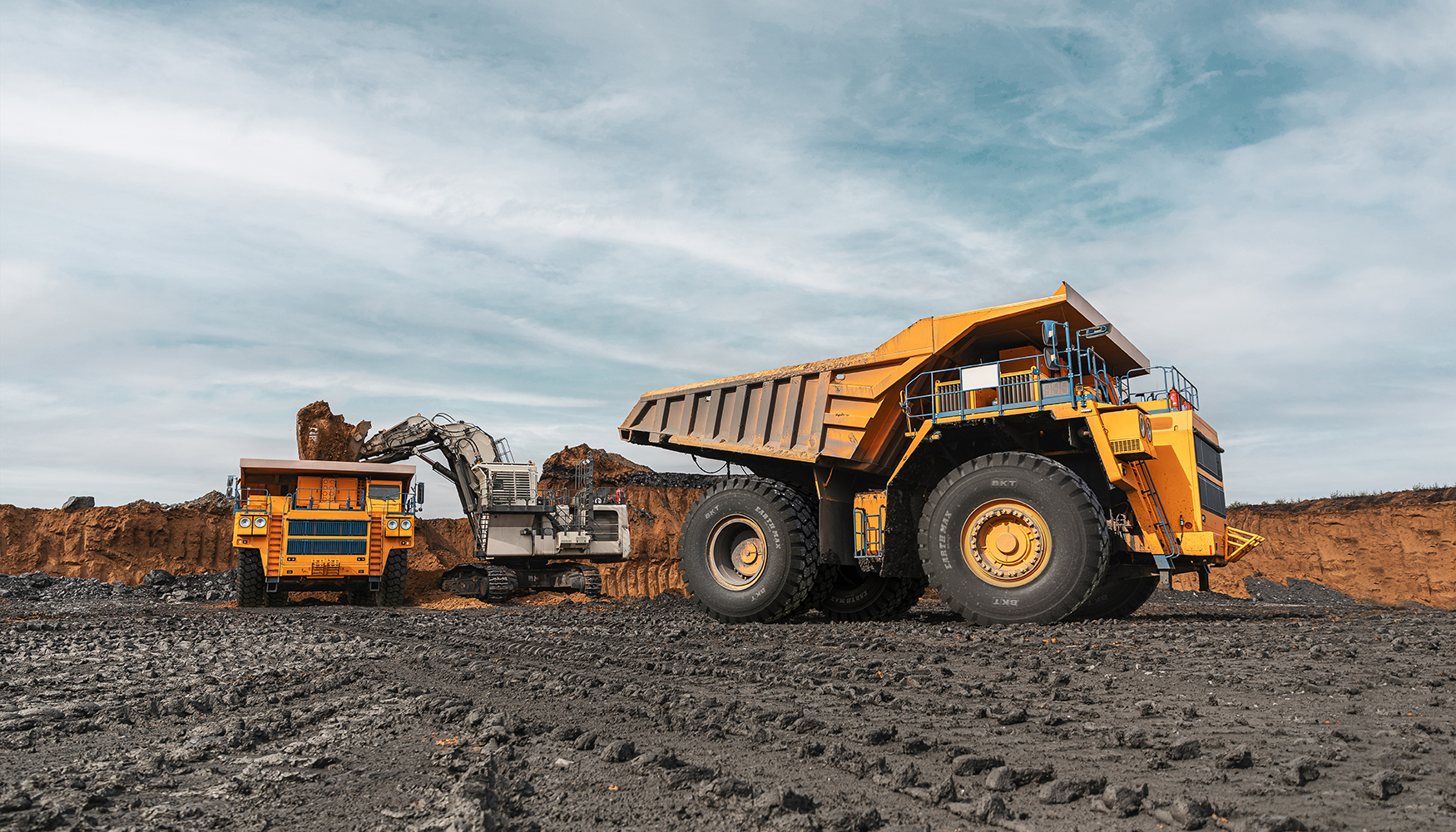 Neum�ticos BKT Earthmax SR 459 montados en un dumper