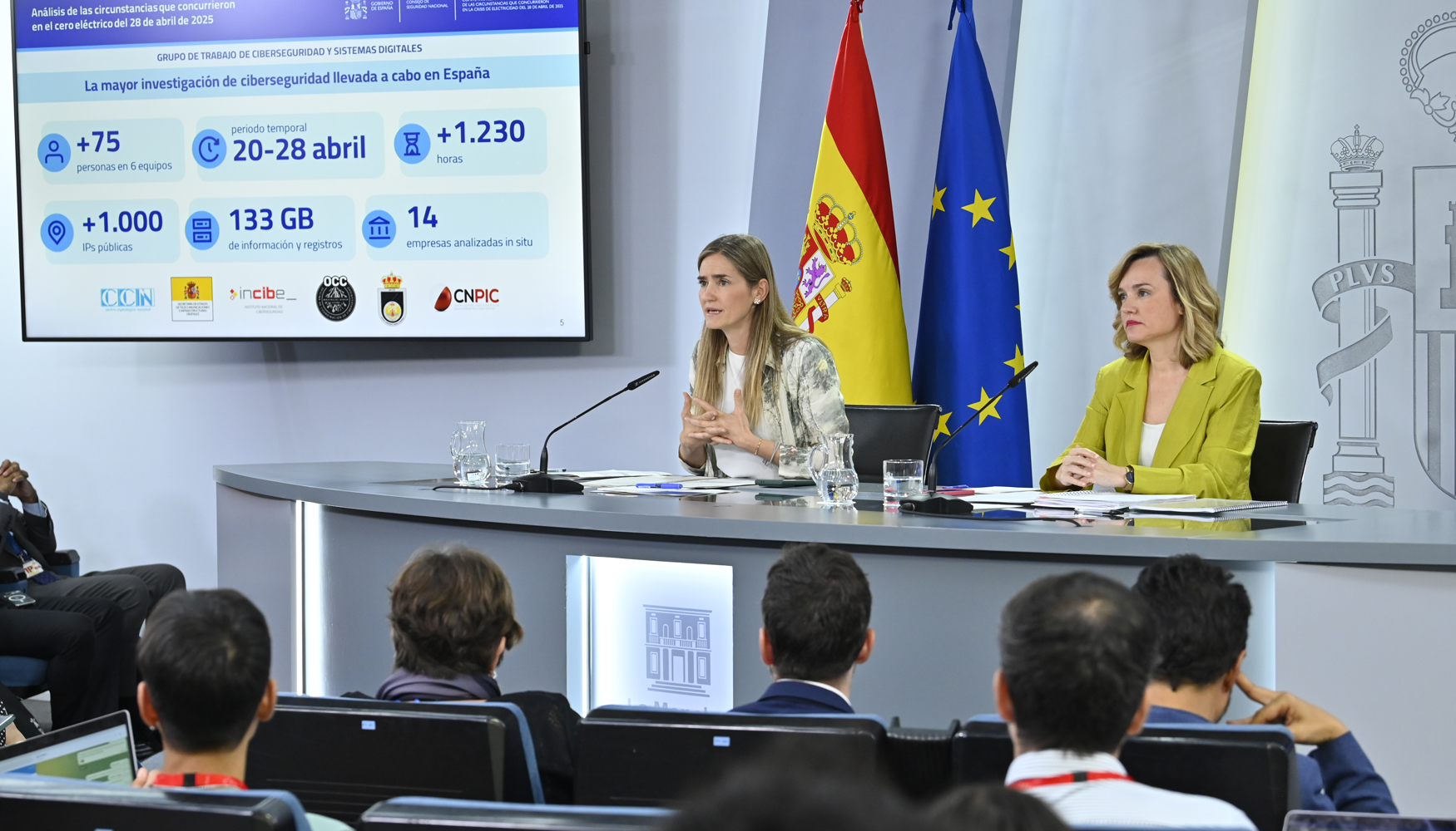 Sara Aagesen, ministra para la Transici�n Ecol�gica y el Reto Demogr�fico, junto a Pilar Alegr�a, ministra portavoz del Gobierno...