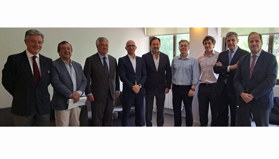 Socios ejecutivos de Grupo Aire Limpio junto con el responsable de Impact Partners tras el acto de la firma